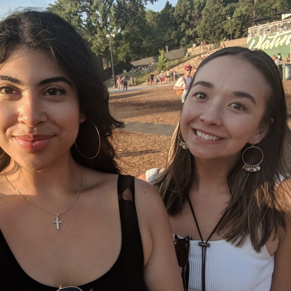 Meet your Posher, Nicole - Picture 1 of 1